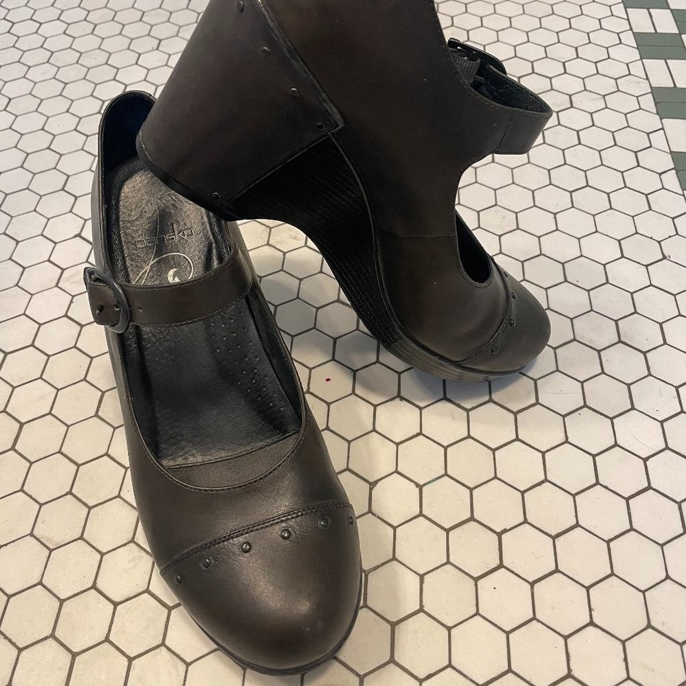 Dansko Fanny Wedge Slate Gray Brown Leather Heels